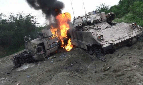 vehículos militares saudíes incendiados La agresión saudí asesina a seis niños en Saada